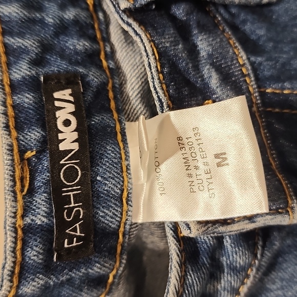 Fashion Nova high waisted distressed baggy jeans - Picture 3 of 4